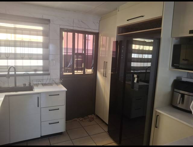 3 BEDROOM FREEHOLD FOR SALE IN CLAYVILLE
